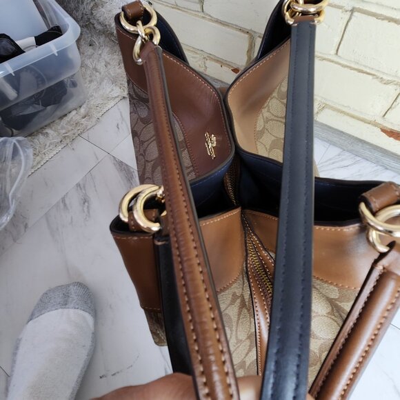 Like New Coach Lexy Signature Brown & Tan Shoulder Bag Large m - Picture 9 of 12